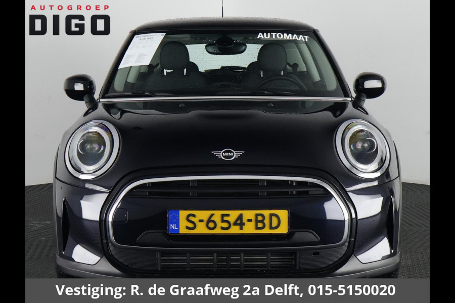 MINI 3-deurs 1.5 Cooper Sports Classic Automaat | Apple Carplay & AndroidAUTO | Parkeersensoren | 1e eigenaar |