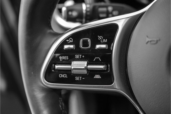 Mercedes-Benz GLC 300e 4MATIC Premium Plus Luchtvering Pano Burmester 360° Elek Trekhaak