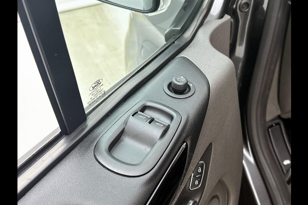 Ford Transit Custom 300 2.0 TDCI L2H1 Limited Dubbele Cabine Automaat Navigatie Airco 2 Schuifdeuren Trekhaak Parkeersensoren Carplay DAB