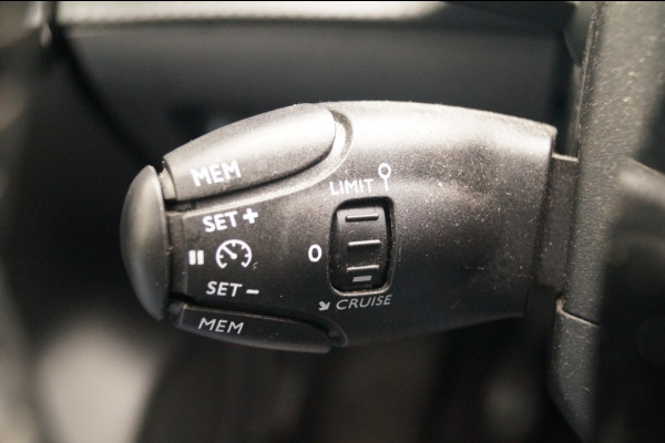 Peugeot 208 1.2 PureTech Allure -NAVI-ECC-PDC-CRUISE-