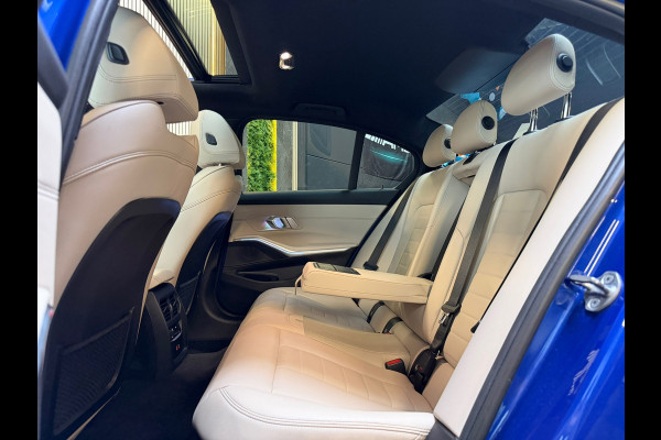 BMW 3-serie 330e High Executive|M-SPORT|LCI|PANO|HuD|MEMORY|KEYLESS|CARPLAY|DEALERONDERHOUDEN|AMBIENT LIGHT|GARANTIE|292PK|BOMVOL!