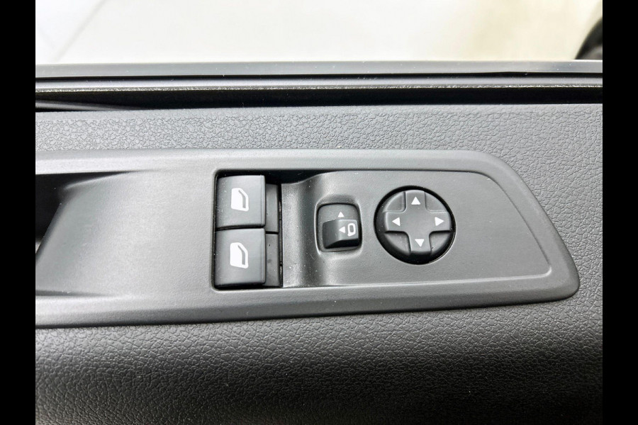 Opel Vivaro-e Combi e-Zafira L2H1 75 kWh 8 persoons Navigatie Airco Dab Camera 360 Cruise control Lichtmetalen velgen Stoelverwarming
