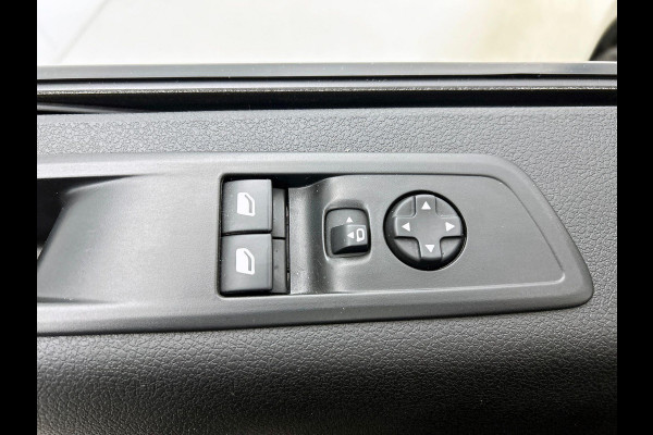 Opel Vivaro-e Combi e-Zafira L2H1 75 kWh 8 persoons Navigatie Airco Dab Camera 360 Cruise control Lichtmetalen velgen Stoelverwarming