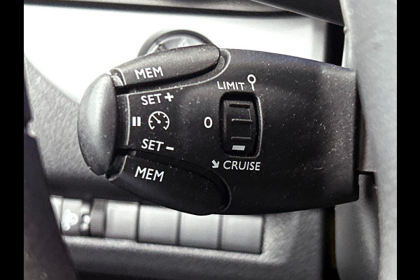 Opel Vivaro-e Combi e-Zafira L2H1 75 kWh 8 persoons Navigatie Airco Dab Camera 360 Cruise control Lichtmetalen velgen Stoelverwarming