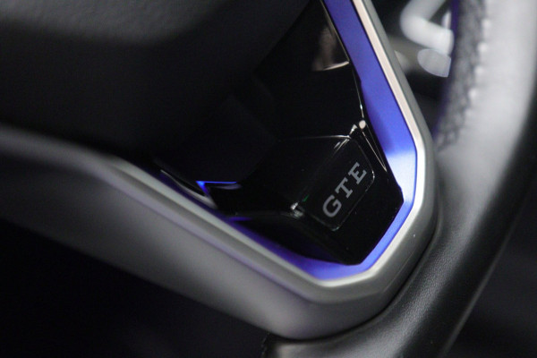 Volkswagen Golf 1.4 eHybrid GTE /PANO/IQLIGHT/CAM/CARPLAY/ACC/LANE ASSIST/VOL