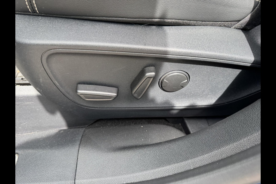 Ford Kuga 2.5 PHEV Vignale 225pk | Wegklapbare Trekhaak | Winterpack | Volledig lederen interieur | 1.500kg Trekgewicht