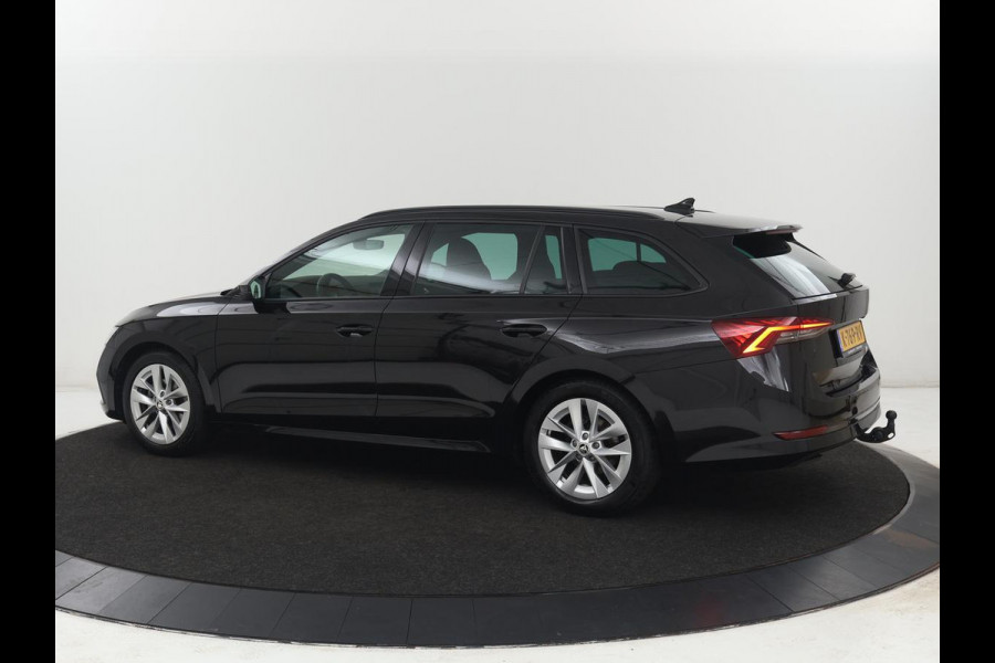 Škoda Octavia 1.0 e-TSI Sport | Trekhaak | Carplay | Sfeerverlichting | Navigatie | Parkeerhulp | Climate control | Sportstoelen | Cruise control | 17'' | Bluetooth | Keyless start