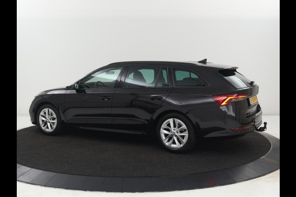 Škoda Octavia 1.0 e-TSI Sport | Trekhaak | Carplay | Sfeerverlichting | Navigatie | Parkeerhulp | Climate control | Sportstoelen | Cruise control | 17'' | Bluetooth | Keyless start