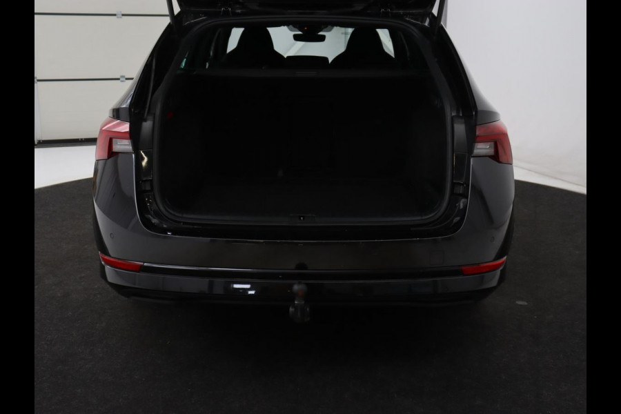 Škoda Octavia 1.0 e-TSI Sport | Trekhaak | Carplay | Sfeerverlichting | Navigatie | Parkeerhulp | Climate control | Sportstoelen | Cruise control | 17'' | Bluetooth | Keyless start