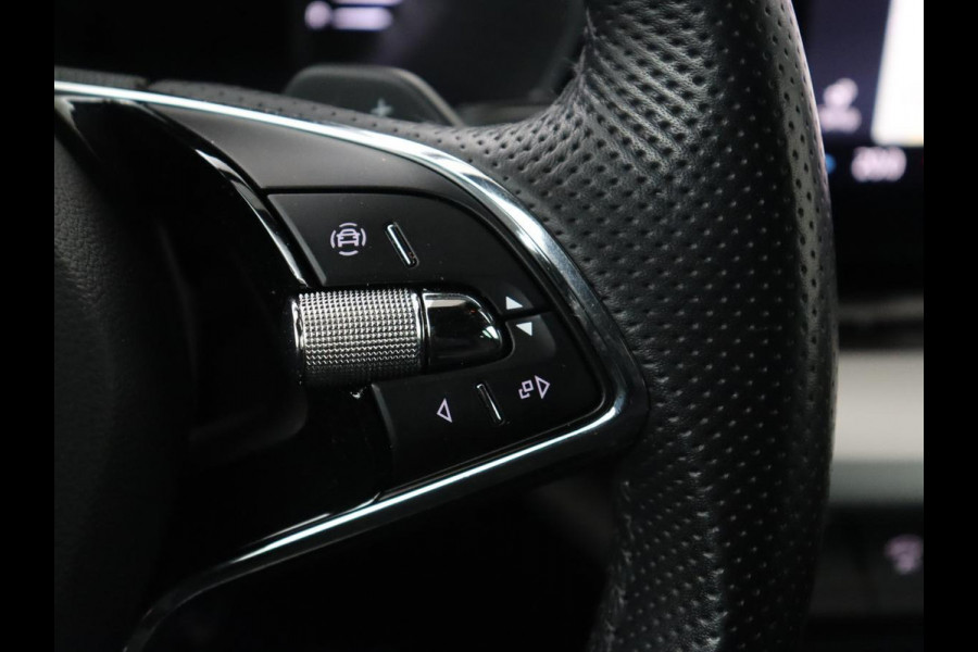 Škoda Octavia 1.0 e-TSI Sport | Trekhaak | Carplay | Sfeerverlichting | Navigatie | Parkeerhulp | Climate control | Sportstoelen | Cruise control | 17'' | Bluetooth | Keyless start
