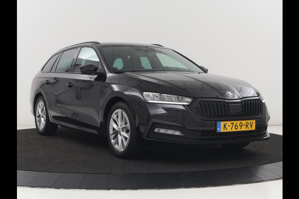 Škoda Octavia 1.0 e-TSI Sport | Trekhaak | Carplay | Sfeerverlichting | Navigatie | Parkeerhulp | Climate control | Sportstoelen | Cruise control | 17'' | Bluetooth | Keyless start