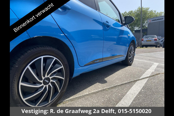 Toyota Aygo 1.0 VVT-i X-Play Cabrio Bi-Tone Automaat | Airco | Camera |