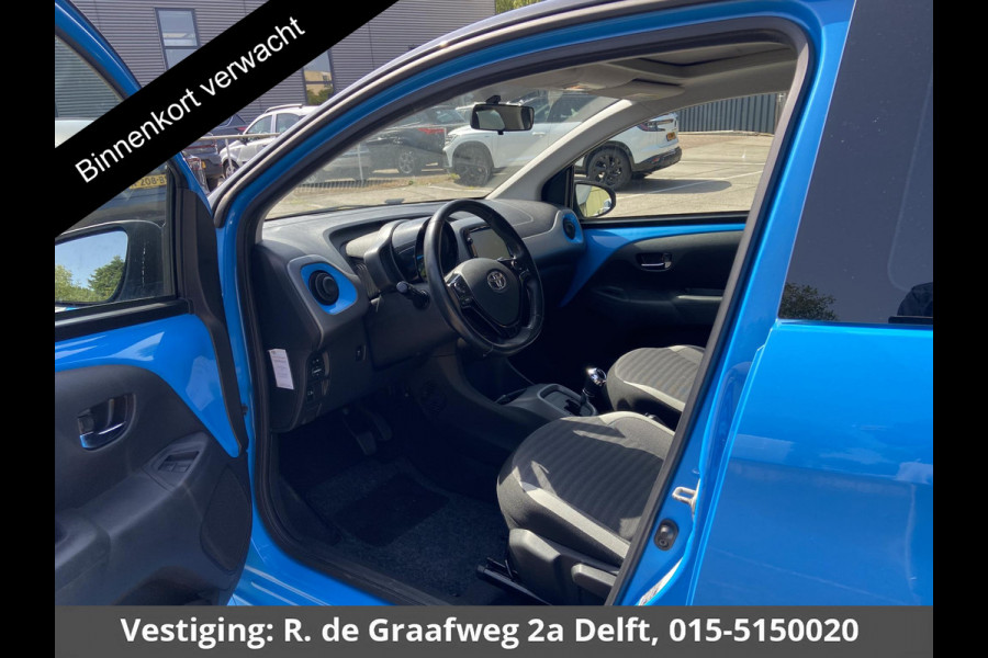 Toyota Aygo 1.0 VVT-i X-Play Cabrio Bi-Tone Automaat | Airco | Camera |