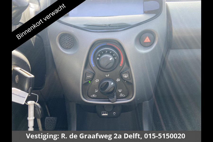 Toyota Aygo 1.0 VVT-i X-Play Cabrio Bi-Tone Automaat | Airco | Camera |