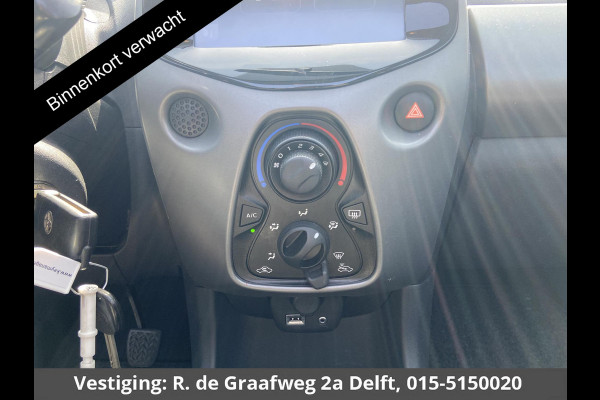 Toyota Aygo 1.0 VVT-i X-Play Cabrio Bi-Tone Automaat | Airco | Camera |