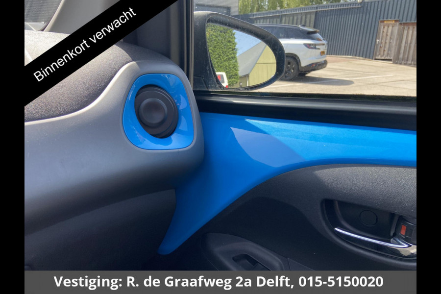 Toyota Aygo 1.0 VVT-i X-Play Cabrio Bi-Tone Automaat | Airco | Camera |