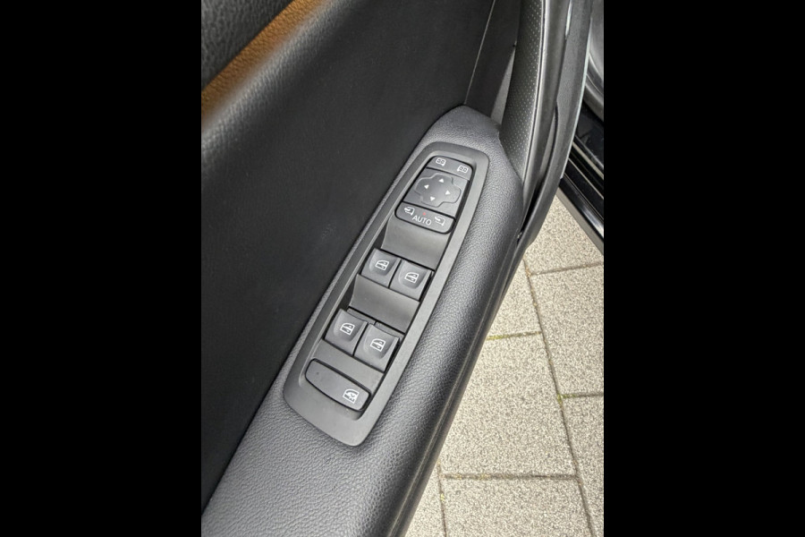 Renault Mégane Estate 1.3 TCe Limited - I Navigatie I Airco I Sport velgen I Achteruitrij Camera I LED/PDC I Dealer onderhouden
