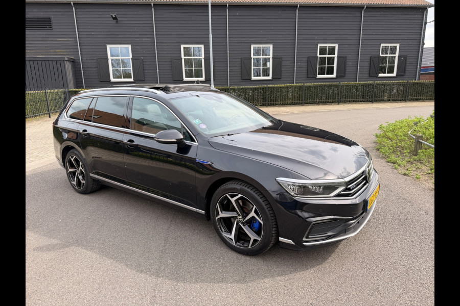 Volkswagen Passat Variant 1.4 TSI PHEV GTE PANO/DAK VIRTUAL COCKPIT LEER NAVI CAMERA IQ-MATRIX ELECTR-TREKHAAK