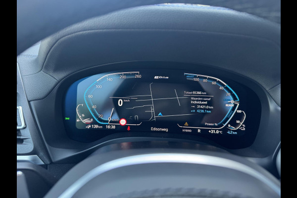 BMW X3 xDrive30e HIGH EXECUTIVE M SPORT | M-TECHNIC SPORTSTOELEN + MEMORY + LEER | ELEKTR. TREKHAAK | 360 CAMERA | HEAD-UP DISPLAY | 20 INCH | AMBI LIGHT | AERODYNAMICA-PAKKET | STOEL- + STUURVERWARMING | DEALER ONDERHOUDEN | RIJKLAAR |