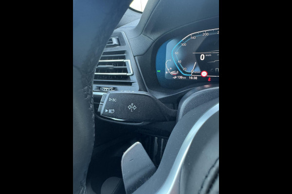 BMW X3 xDrive30e HIGH EXECUTIVE M SPORT | M-TECHNIC SPORTSTOELEN + MEMORY + LEER | ELEKTR. TREKHAAK | 360 CAMERA | HEAD-UP DISPLAY | 20 INCH | AMBI LIGHT | AERODYNAMICA-PAKKET | STOEL- + STUURVERWARMING | DEALER ONDERHOUDEN | RIJKLAAR |