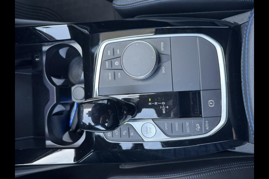 BMW X3 xDrive30e HIGH EXECUTIVE M SPORT | M-TECHNIC SPORTSTOELEN + MEMORY + LEER | ELEKTR. TREKHAAK | 360 CAMERA | HEAD-UP DISPLAY | 20 INCH | AMBI LIGHT | AERODYNAMICA-PAKKET | STOEL- + STUURVERWARMING | DEALER ONDERHOUDEN | RIJKLAAR |