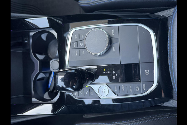 BMW X3 xDrive30e HIGH EXECUTIVE M SPORT | M-TECHNIC SPORTSTOELEN + MEMORY + LEER | ELEKTR. TREKHAAK | 360 CAMERA | HEAD-UP DISPLAY | 20 INCH | AMBI LIGHT | AERODYNAMICA-PAKKET | STOEL- + STUURVERWARMING | DEALER ONDERHOUDEN | RIJKLAAR |