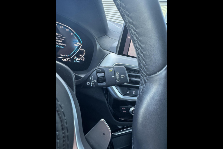 BMW X3 xDrive30e HIGH EXECUTIVE M SPORT | M-TECHNIC SPORTSTOELEN + MEMORY + LEER | ELEKTR. TREKHAAK | 360 CAMERA | HEAD-UP DISPLAY | 20 INCH | AMBI LIGHT | AERODYNAMICA-PAKKET | STOEL- + STUURVERWARMING | DEALER ONDERHOUDEN | RIJKLAAR |