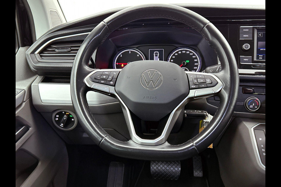 Volkswagen Transporter 2.0 TDI L2H1 Dubbele Cabine Highline Automaat Navigatie Carplay Parkeersensoren Trekhaak Adaptive Cruise control 6-zits