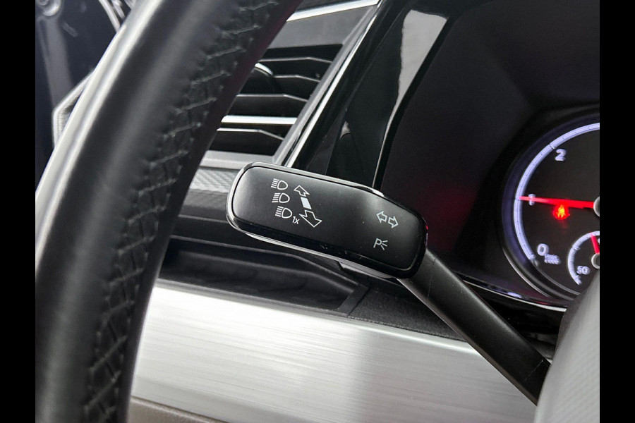 Volkswagen Transporter 2.0 TDI L2H1 Dubbele Cabine Highline Automaat Navigatie Carplay Parkeersensoren Trekhaak Adaptive Cruise control 6-zits