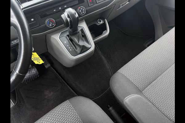Volkswagen Transporter 2.0 TDI L2H1 Dubbele Cabine Highline Automaat Navigatie Carplay Parkeersensoren Trekhaak Adaptive Cruise control 6-zits