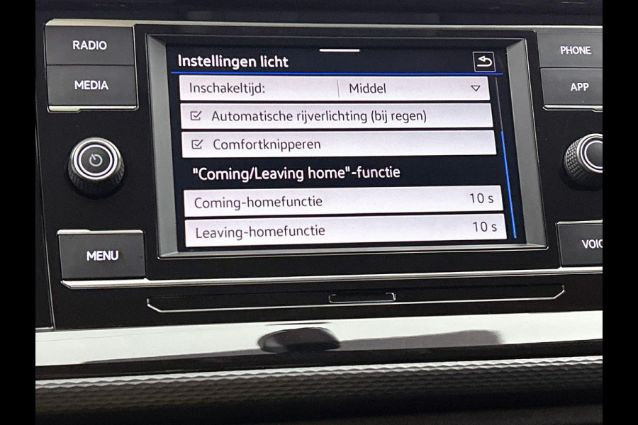 Volkswagen Transporter 2.0 TDI L2H1 Dubbele Cabine Highline Automaat Navigatie Carplay Parkeersensoren Trekhaak Adaptive Cruise control 6-zits