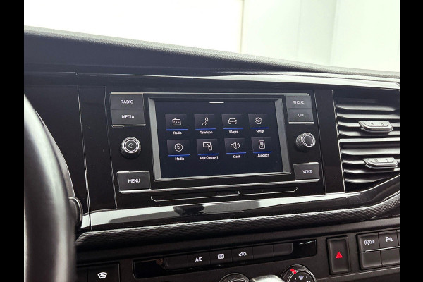 Volkswagen Transporter 2.0 TDI L2H1 Dubbele Cabine Highline Automaat Navigatie Carplay Parkeersensoren Trekhaak Adaptive Cruise control 6-zits