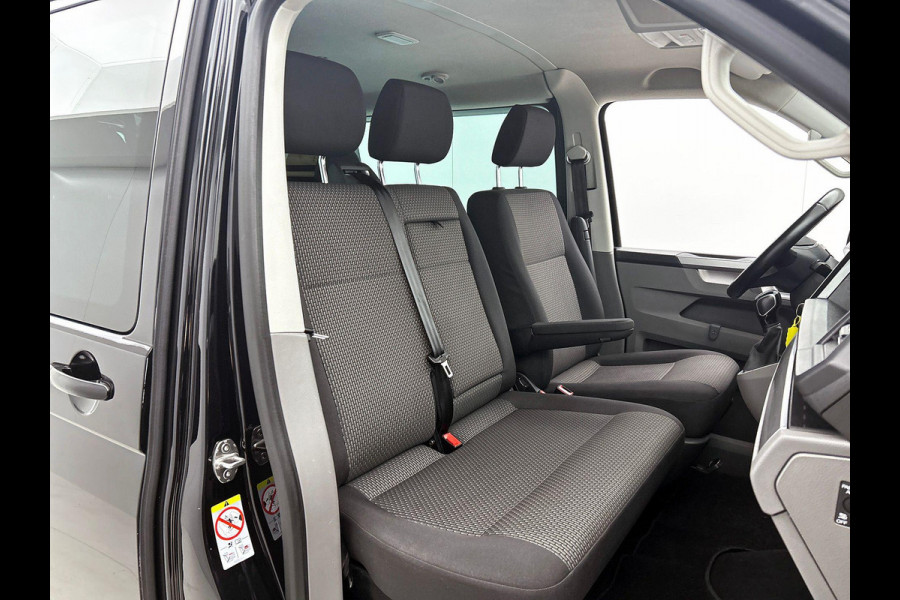 Volkswagen Transporter 2.0 TDI L2H1 Dubbele Cabine Highline Automaat Navigatie Carplay Parkeersensoren Trekhaak Adaptive Cruise control 6-zits