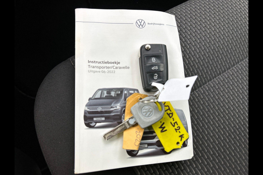 Volkswagen Transporter 2.0 TDI L2H1 Dubbele Cabine Highline Automaat Navigatie Carplay Parkeersensoren Trekhaak Adaptive Cruise control 6-zits