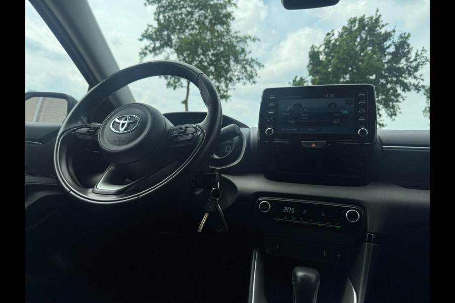 Toyota Yaris 1.5 Hybrid Dynamic CARPLAY / 4-SEIZ. BANDEN / RESERVE WIEL / STOELVERW. / CRUISE / ACHTERUITRIJCAMERA / LMV