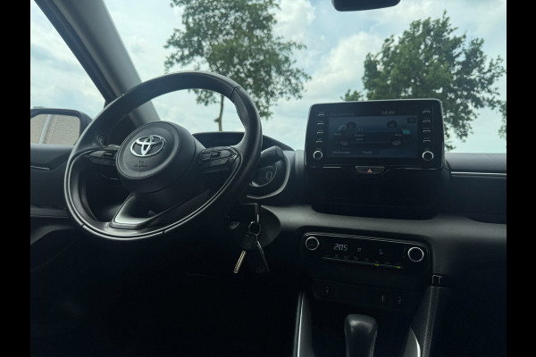 Toyota Yaris 1.5 Hybrid Dynamic CARPLAY / 4-SEIZ. BANDEN / RESERVE WIEL / STOELVERW. / CRUISE / ACHTERUITRIJCAMERA / LMV