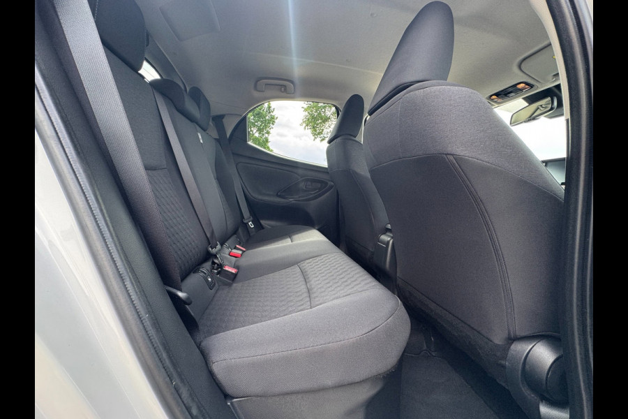 Toyota Yaris 1.5 Hybrid Dynamic CARPLAY / 4-SEIZ. BANDEN / RESERVE WIEL / STOELVERW. / CRUISE / ACHTERUITRIJCAMERA / LMV