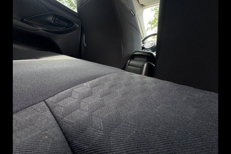 Toyota Yaris 1.5 Hybrid Dynamic CARPLAY / 4-SEIZ. BANDEN / RESERVE WIEL / STOELVERW. / CRUISE / ACHTERUITRIJCAMERA / LMV