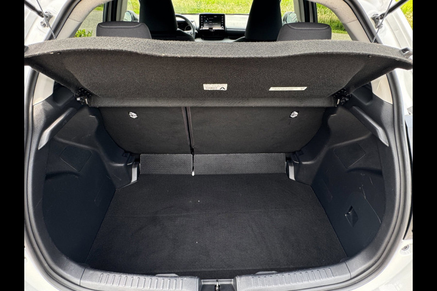 Toyota Yaris 1.5 Hybrid Dynamic CARPLAY / 4-SEIZ. BANDEN / RESERVE WIEL / STOELVERW. / CRUISE / ACHTERUITRIJCAMERA / LMV