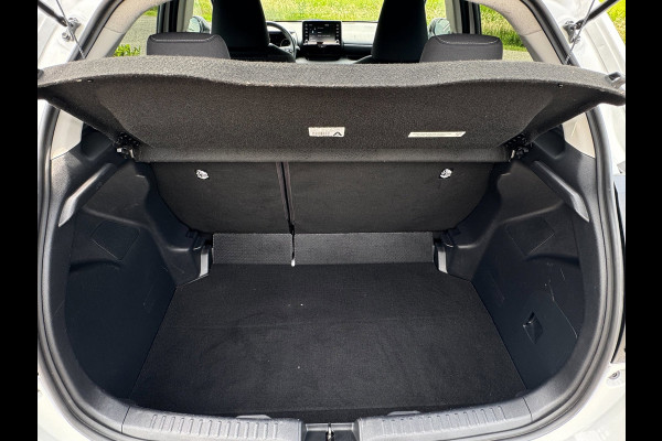 Toyota Yaris 1.5 Hybrid Dynamic CARPLAY / 4-SEIZ. BANDEN / RESERVE WIEL / STOELVERW. / CRUISE / ACHTERUITRIJCAMERA / LMV