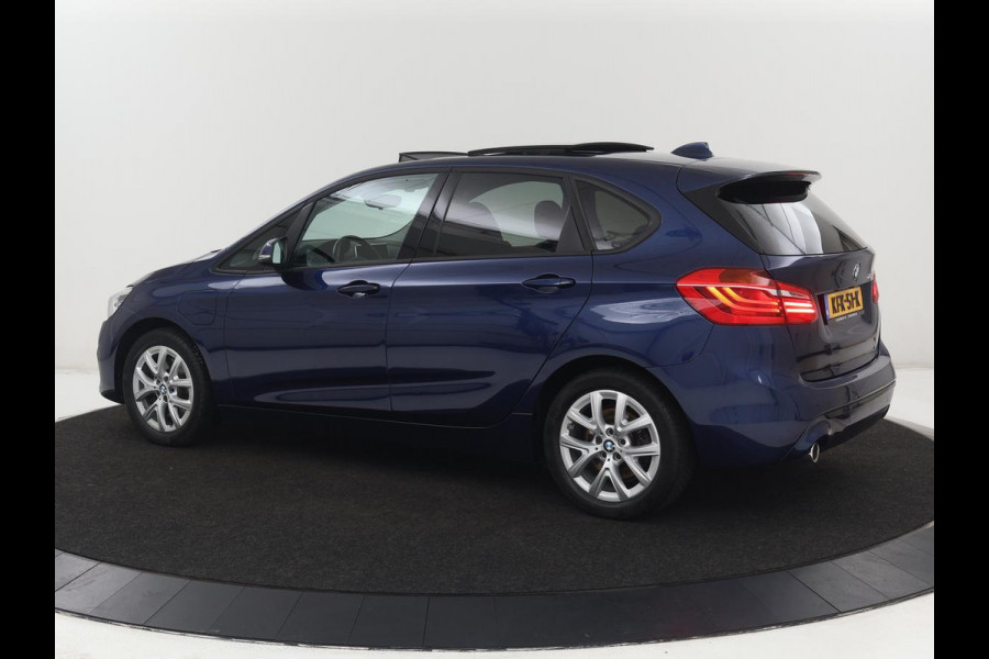 BMW 2 Serie Active Tourer 225xe iPerformance Sport Line | SOH 88,1% | Panoramadak | Stoelverwarming | Harman/Kardon | Carplay | Sportstoelen | Head-Up | Camera | Navigatie | DAB | Park Assist | PHEV | Plug In