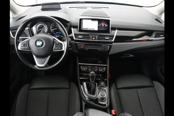 BMW 2 Serie Active Tourer 225xe iPerformance Sport Line | SOH 88,1% | Panoramadak | Stoelverwarming | Harman/Kardon | Carplay | Sportstoelen | Head-Up | Camera | Navigatie | DAB | Park Assist | PHEV | Plug In