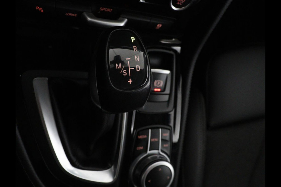 BMW 2 Serie Active Tourer 225xe iPerformance Sport Line | SOH 88,1% | Panoramadak | Stoelverwarming | Harman/Kardon | Carplay | Sportstoelen | Head-Up | Camera | Navigatie | DAB | Park Assist | PHEV | Plug In