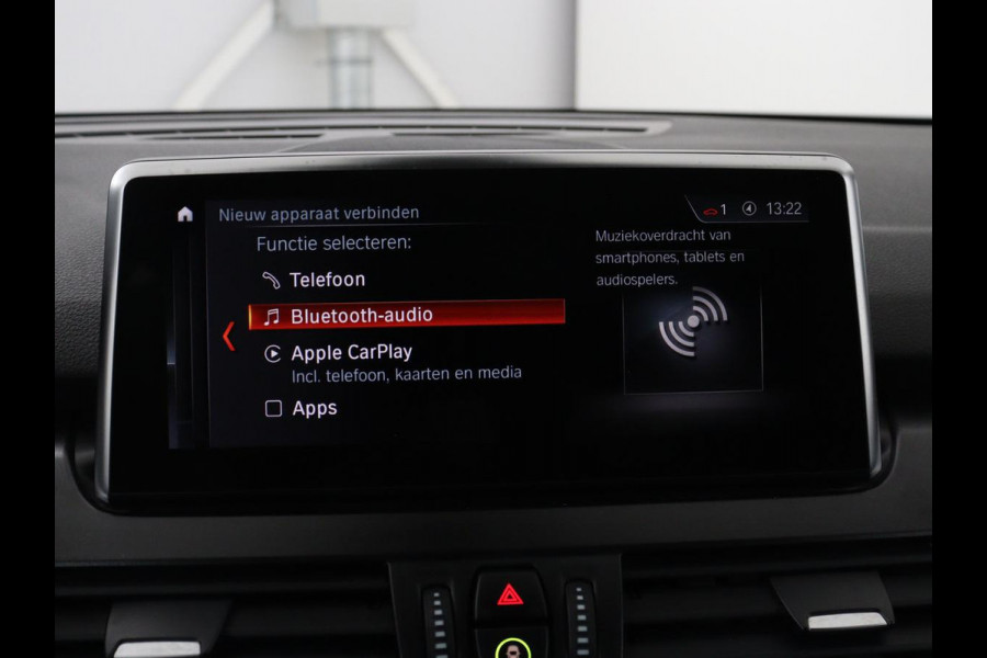 BMW 2 Serie Active Tourer 225xe iPerformance Sport Line | SOH 88,1% | Panoramadak | Stoelverwarming | Harman/Kardon | Carplay | Sportstoelen | Head-Up | Camera | Navigatie | DAB | Park Assist | PHEV | Plug In