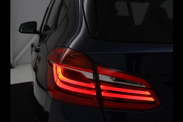BMW 2 Serie Active Tourer 225xe iPerformance Sport Line | SOH 88,1% | Panoramadak | Stoelverwarming | Harman/Kardon | Carplay | Sportstoelen | Head-Up | Camera | Navigatie | DAB | Park Assist | PHEV | Plug In