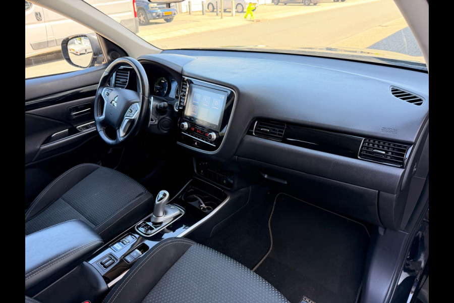 Mitsubishi Outlander 2.4 PHEV AWD PURE PLUG IN HYBRIDE CAMERA CARPLAY LED-XENON