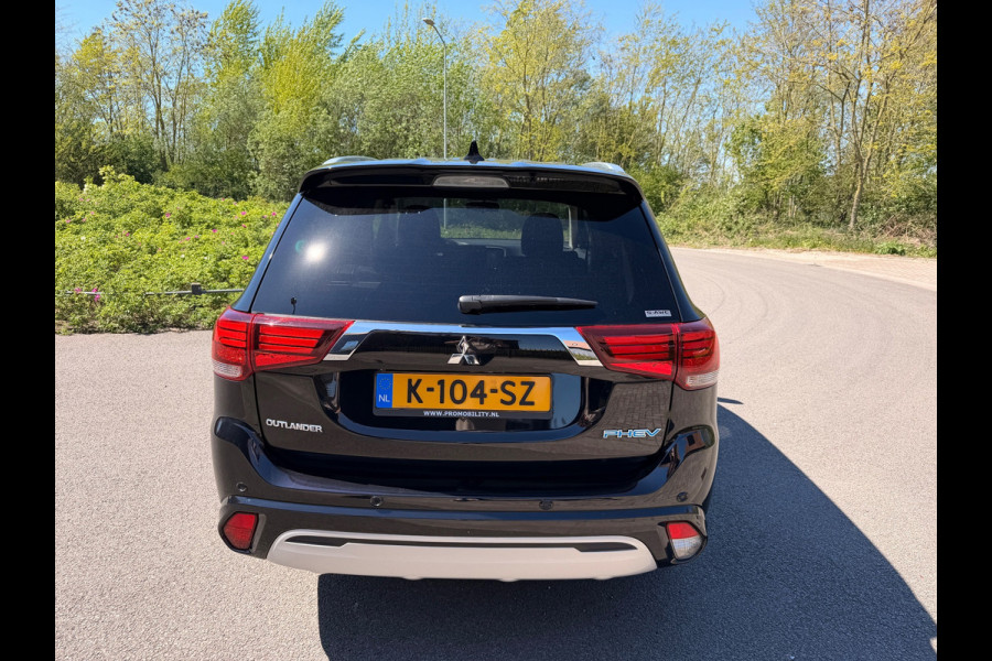 Mitsubishi Outlander 2.4 PHEV AWD PURE PLUG IN HYBRIDE CAMERA CARPLAY LED-XENON