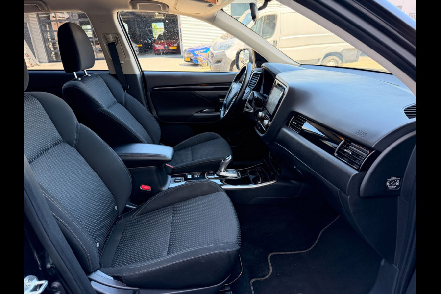 Mitsubishi Outlander 2.4 PHEV AWD PURE PLUG IN HYBRIDE CAMERA CARPLAY LED-XENON