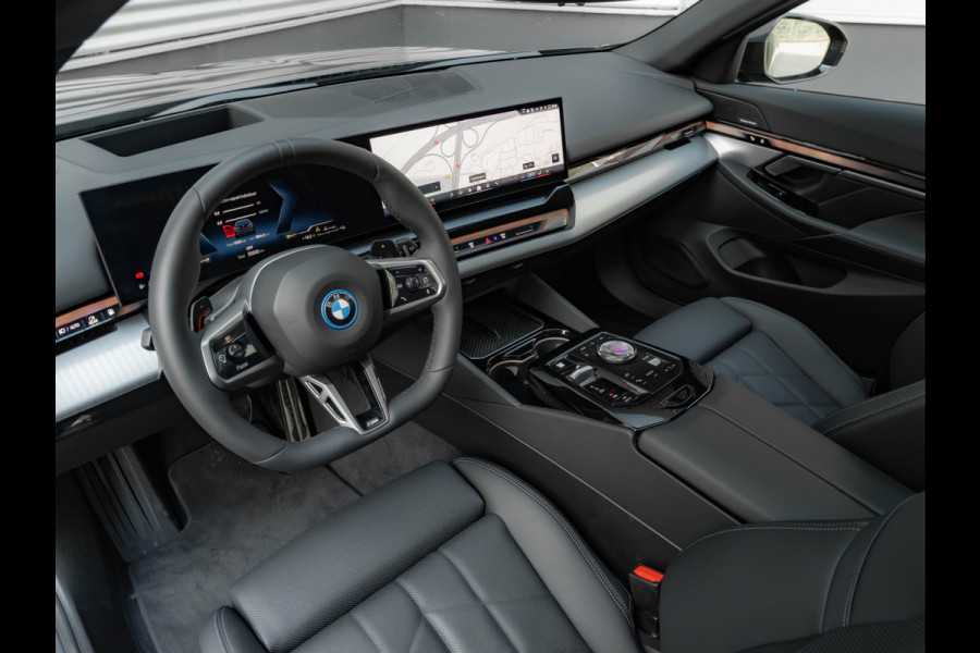 BMW 5 Serie Touring 530e M-Sport Pro - Pano - Trekhaak - ACC - Head-up - Harman Kardon