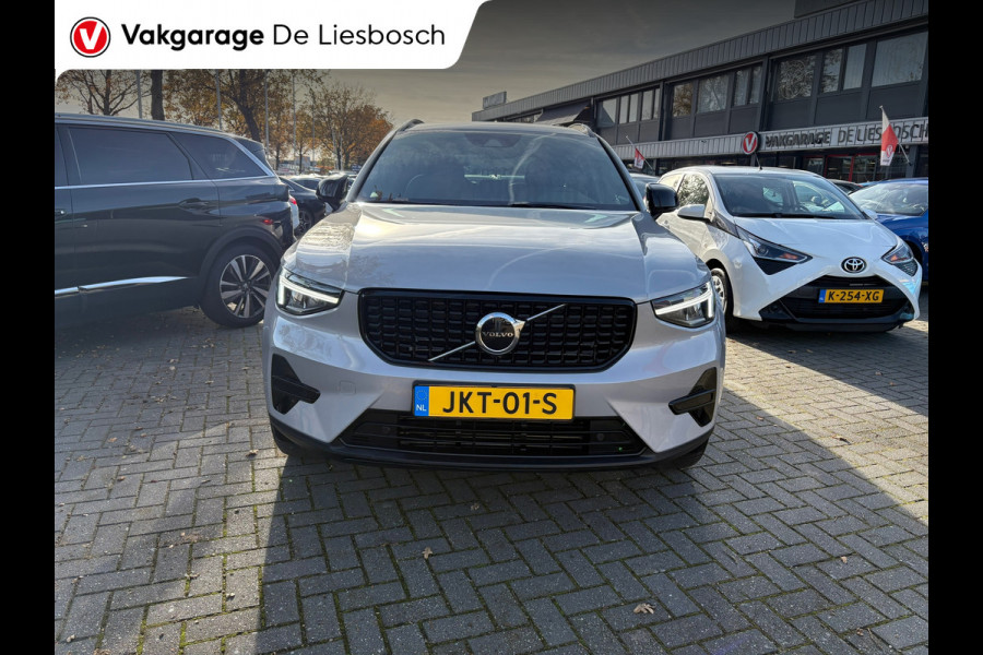 Volvo XC40 1.5 T4 Plug-in hybrid Plus Dark / Panorama-dak / Harman-Kardon / camera / stuur en stoel verwarming